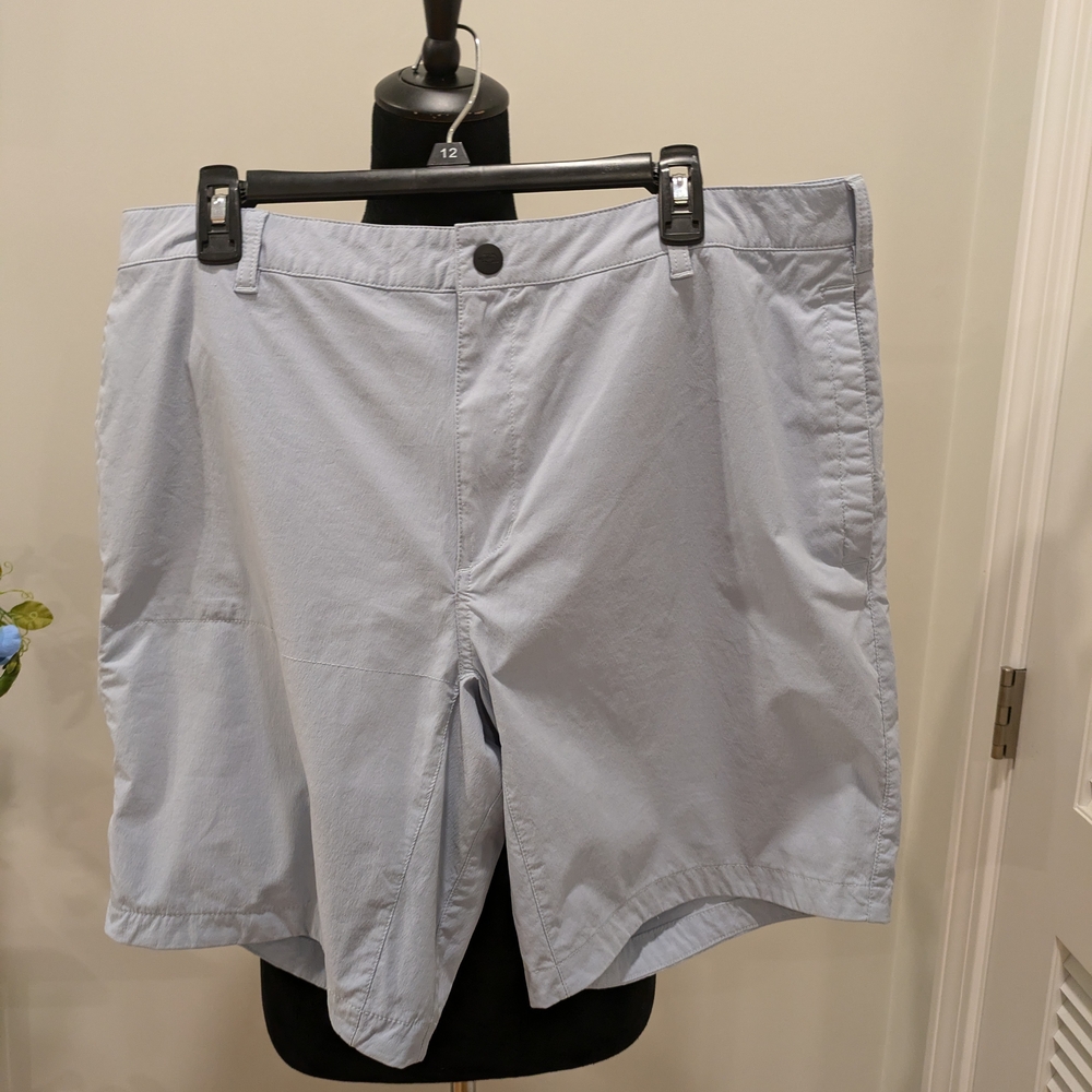 Silver Cargo Shorts with Relaxed Fit and Lightweight Fabic.Men's 38.